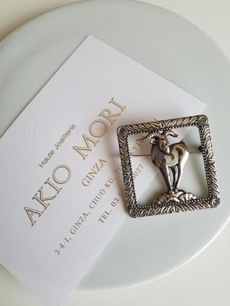 AKIO MORI(アキオモリ) ”岩場に立つ山羊” ブローチ(silver925 AKIO MORI(アキオモリ) ”岩場に立つ山羊” ブローチ(silver925