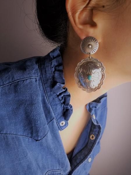 Indian Jewellery インディアンジュエリー ターコイズ フラワーモチーフスウィングピアス Sterling Silver バナナブラウン 川越レディースセレクトショップ Indian Jewellery インディアンジュエリー ターコイズ フラワーモチーフスウィングピアス Sterling Silver バナナブラウン 川越レディースセレクトショップ