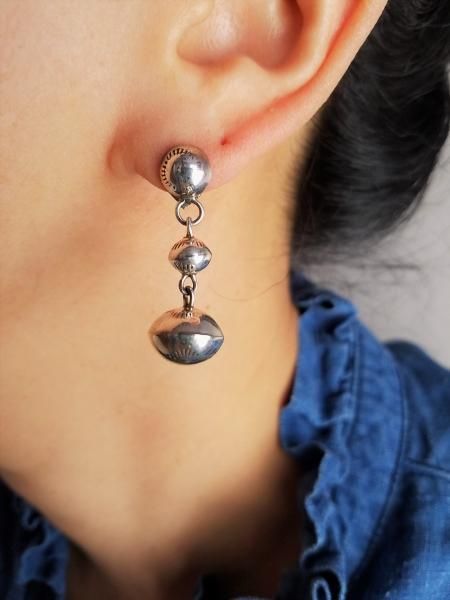 Indian Jewellery インディアンジュエリー 3連ボールモチーフピアス Sterling Silver ネコポス指定可能 バナナブラウン 川越レディースセレクトショップ Indian Jewellery インディアンジュエリー 3連ボールモチーフピアス Sterling Silver ネコポス指定可能 バナナブラウン 川越レディースセレクトショップ