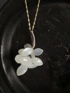 MAISON RUBUSʥ᥾롼Хcluster necklace  ͥå쥹moonstone silk/10KYG