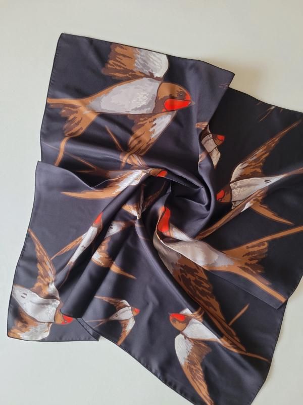 A PIECE OF CHIC (ピース オブ シック) スクエアシルクスカーフ（70×70