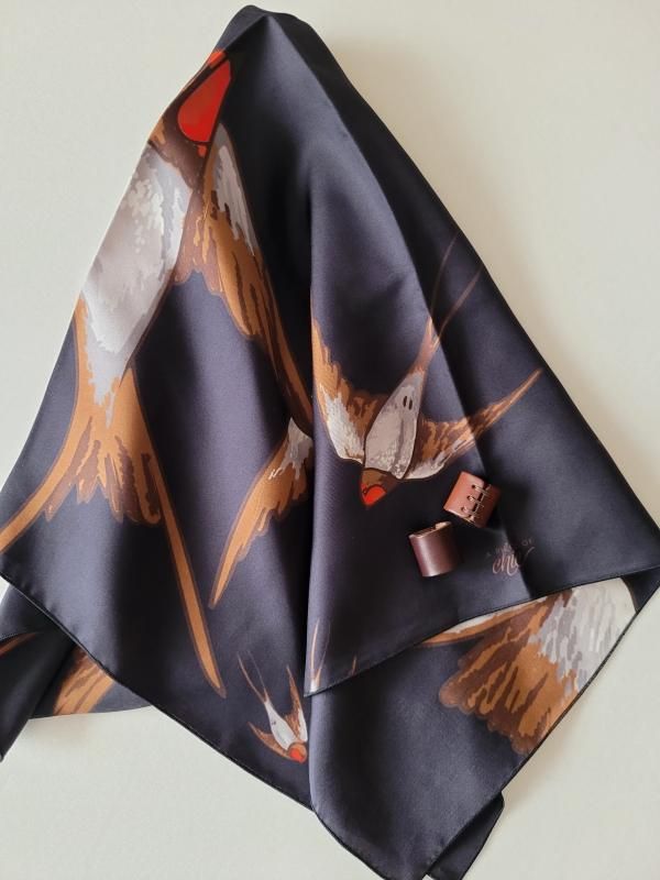 A PIECE OF CHIC (ピース オブ シック) スクエアシルクスカーフ（70×70