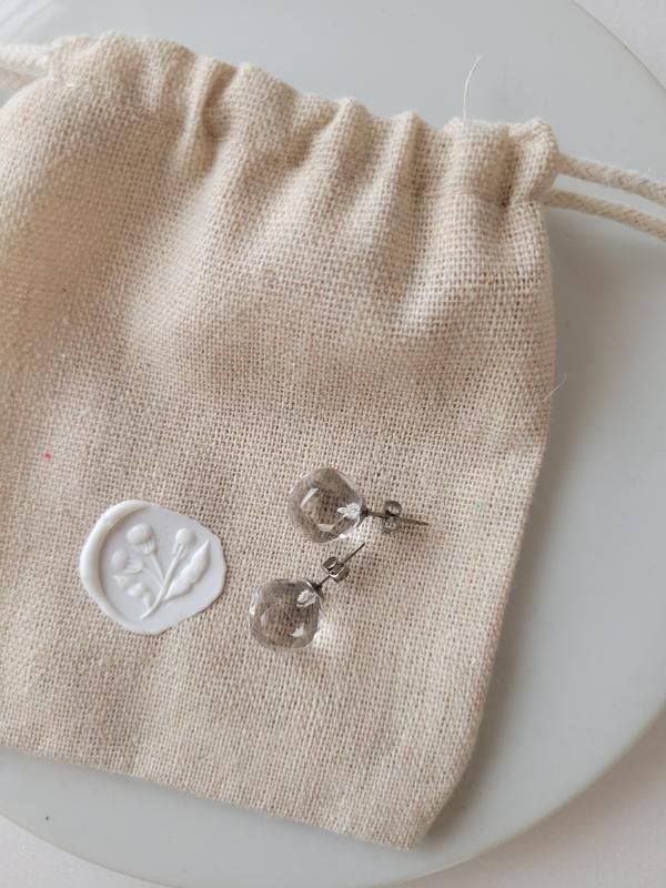 monshiro（モンシロ） 当店別注 水滴一粒ピアス（なめらかキリコ