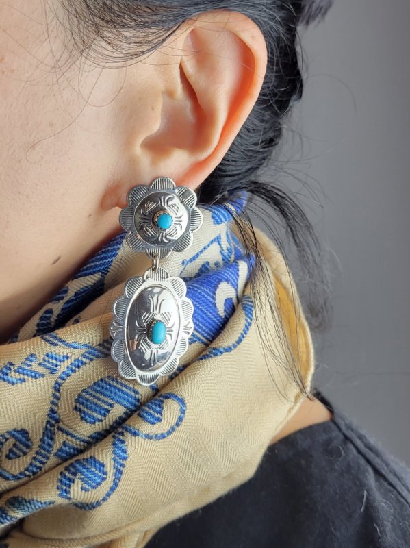 Indian jewellery（インディアンジュエリー） フラワーモチーフスウィングピアス　Sterling Silver  NAVAJO/BERTHA BEGAY - バナナブラウン - 川越レディースセレクトショップ