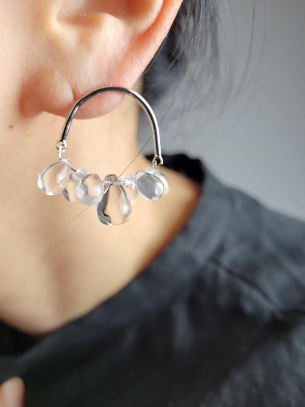 monshiro（モンシロ） 当店別注 ドロップフープピアス（水晶