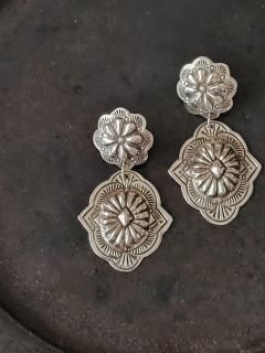 <img class='new_mark_img1' src='https://img.shop-pro.jp/img/new/icons8.gif' style='border:none;display:inline;margin:0px;padding:0px;width:auto;' />Indian jewelleryʥǥ󥸥奨꡼ˡGENEVIEVE BLACKGOADɡ ե 󥰥ԥSterling Silver NAVAJO