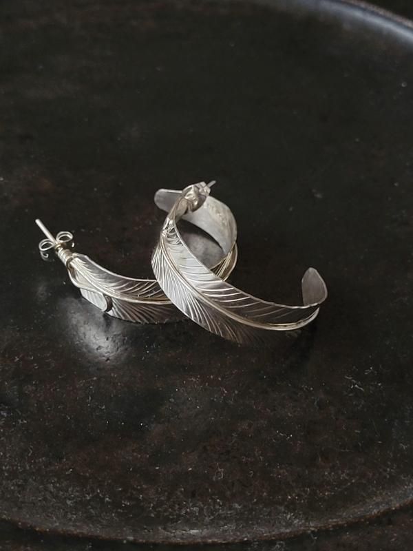 Indian ナバホ Sterling J ピアス