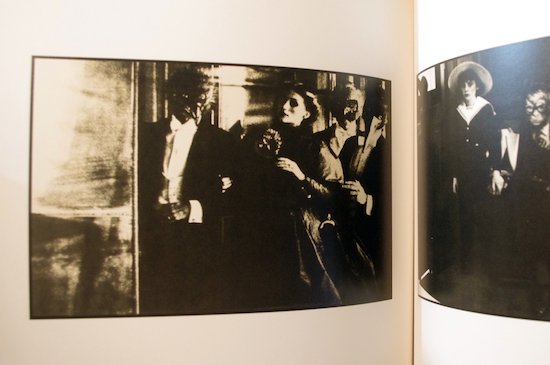 SARAH MOON サラ・ムーン展 幻惑する巴里の女流写真家 図録 - 古書古本 