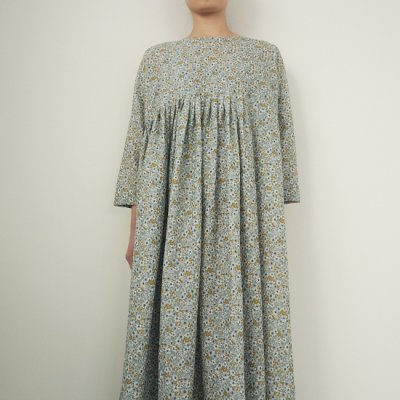 ODÀMI Floral Dress blue<img class='new_mark_img2' src='https://img.shop-pro.jp/img/new/icons8.gif' style='border:none;display:inline;margin:0px;padding:0px;width:auto;' />
