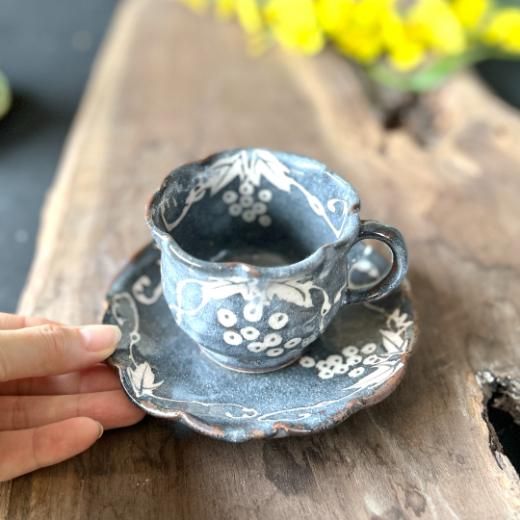 玉山窯 手造り手描き珈琲碗皿 葡萄紋 | 歴史ある美濃の名窯の手描き