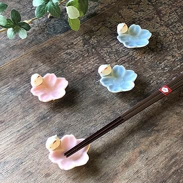 さくら兎 花箸置き 美濃焼とやちむんと猫 蔵ショップ 陶器と雑貨