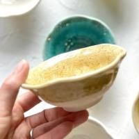 希少！骨董・黄瀬戸茶碗 ベージュ 花模様 希少！骨董・黄瀬戸茶碗 ベージュ 花模様