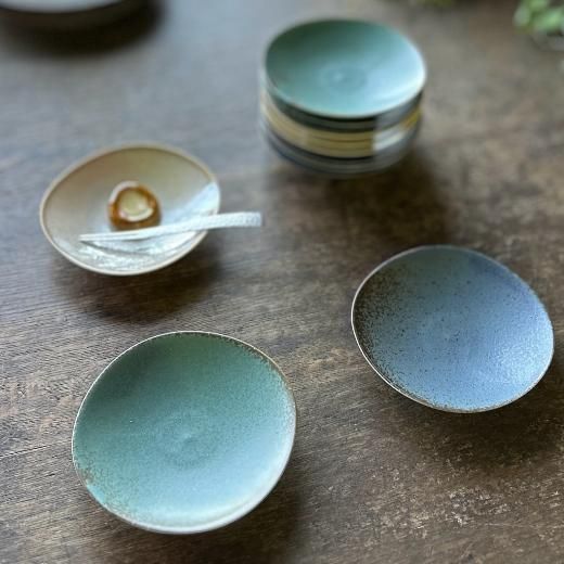 四方3.5取皿 | 丸四角のアンニュイな小さめ取皿 | 美濃焼磁器