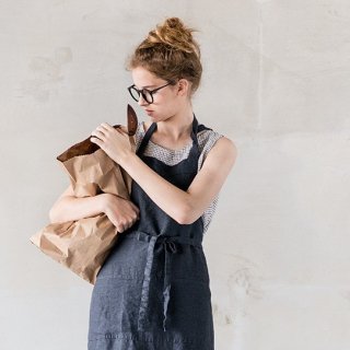 not PERFECT LINEN | WASHED TRADITIONAL LINEN APRON (charcoal) | エプロン
