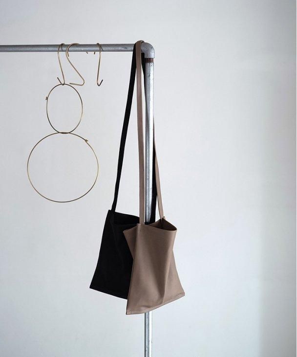 Ren ゴートベロア サコッシュ Smoke Grey バッグ レン 無地 シンプル レザーバッグ Paper Birds ペーパーバーズ レディース アパレル 通販オンラインショップ Ren ゴートベロア サコッシュ Smoke Grey バッグ レン 無地 シンプル レザーバッグ Paper Birds ペーパーバーズ レディース アパレル 通販オンラインショップ