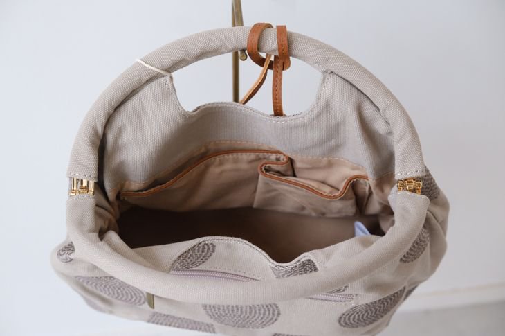 toleur (トーラ) | キャンバス刺繍/カウレザーがま口風トート (light gray) | 送料無料 バッグ ハンドバッグ レザー 鞄