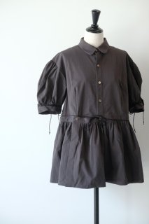 the last flower of the afternoon | 残る雨痕  gather peplum shirt (charcoal) | 送料無料 トップス シャツ