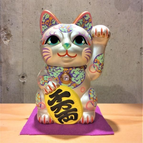 招き猫5号(銀紫)(安江美香作) - ふくろう・ねこ・ぶたの雑貨店