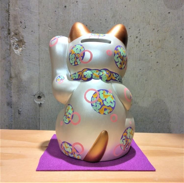 招き猫5号（銀紫）（安江美香作） - ふくろう・ねこ・ぶたの雑貨店