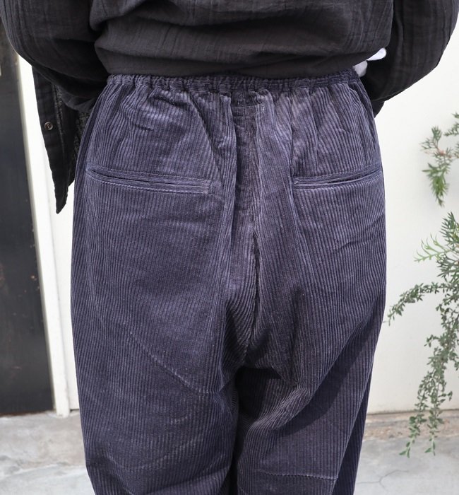 Commencement　corduroy wide pants(BEIGE/NAVY)