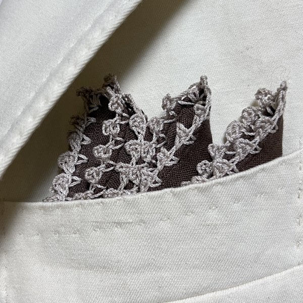 MUNGAI ( ムンガイ ) ポケットチーフ ハンドメイド ブラウン ×ベージュ Greca グレカ (ギリシャ紋様) リネン イタリア製