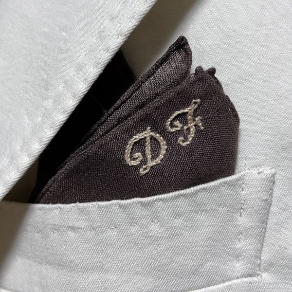 別注 MUNGAI ( ムンガイ ) ポケットチーフ ブラウン "D F" デルフィオーレ 刺繍 頭文字 オリジナル ハンドメイド リネン イタリア製