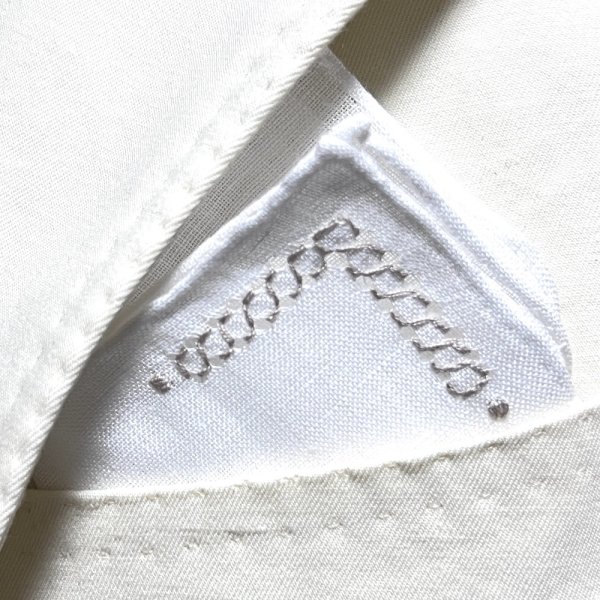 MUNGAI ( ムンガイ ) ポケットチーフ ホワイト ベージュ スクエアステッチ ハンドメイド 刺繍 リネン イタリア製