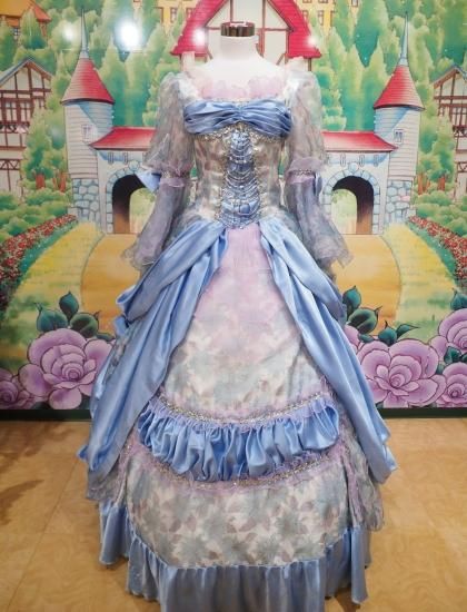 Size 11号 ブルーの花柄模様の可愛いお姫様ドレス アンティークきもの倶楽部 現代に甦ったアンティーク着物やドレスで 世界中を楽しくする倶楽部