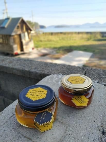 Tiny Bee Japanese Honey 小値賀島産はちみつ ニホンミツバチ Tiny Bee 近藤隆二郎 近藤陽子 常温発送 冷蔵可 小値賀島のうまいもの しまうまショップです Tiny Bee Japanese Honey 小値賀島産はちみつ ニホンミツバチ Tiny Bee 近藤隆二郎 近藤陽子 常温発送 冷蔵可 小値賀島のうまいもの しまうまショップです