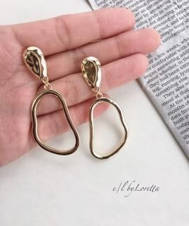 Gold oval pierce/earring