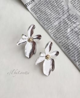 20% OFF!!Metal flower pierce