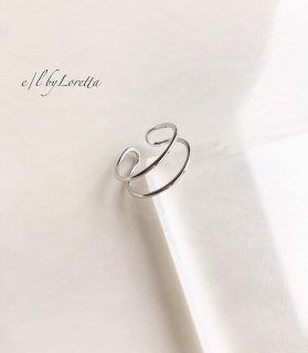 Silver W line Ring