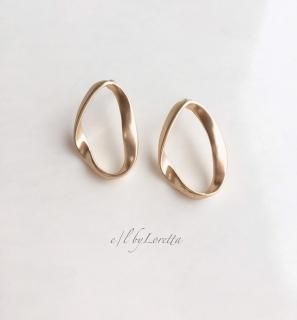 Mat oval hoop pierce