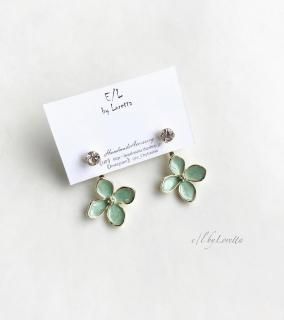 Crystal flower pierce