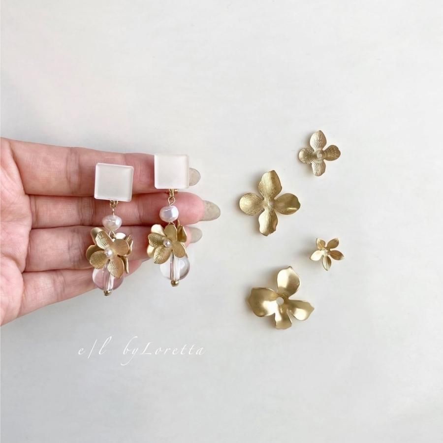 Color Square mat flower tassel pierce/earring(Off-white) [cc