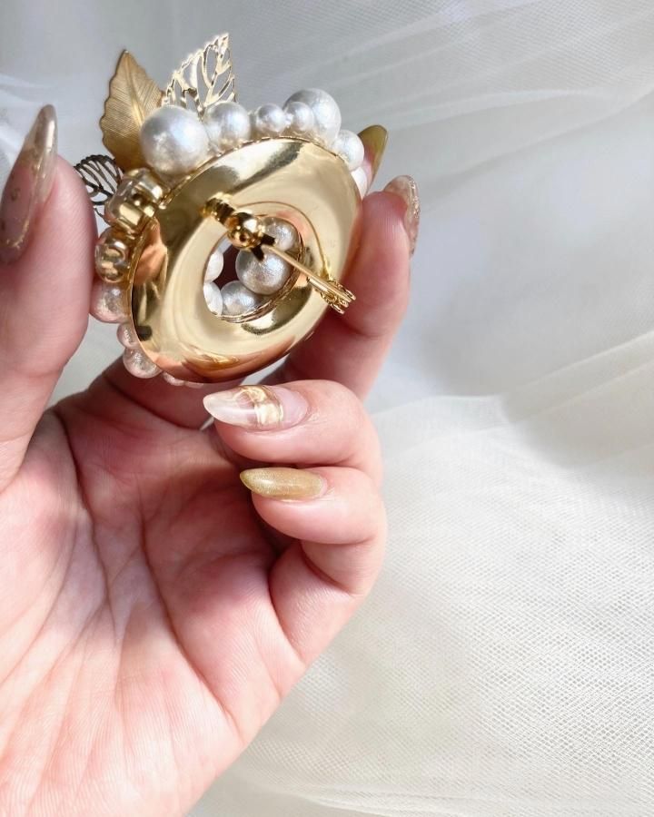 Leaf flower quartz cotton pearl volume circle brooch E L by