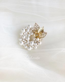 Leaf flower  quartz cotton pearl  volume circle brooch