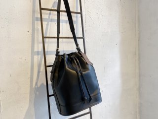 <img class='new_mark_img1' src='https://img.shop-pro.jp/img/new/icons47.gif' style='border:none;display:inline;margin:0px;padding:0px;width:auto;' />Alexandre Mareuil -Bucket Bag (Antique Black)- Made in France