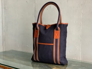 <img class='new_mark_img1' src='https://img.shop-pro.jp/img/new/icons47.gif' style='border:none;display:inline;margin:0px;padding:0px;width:auto;' />CHAPMAN -tote bag (navy canvas)- Made in England