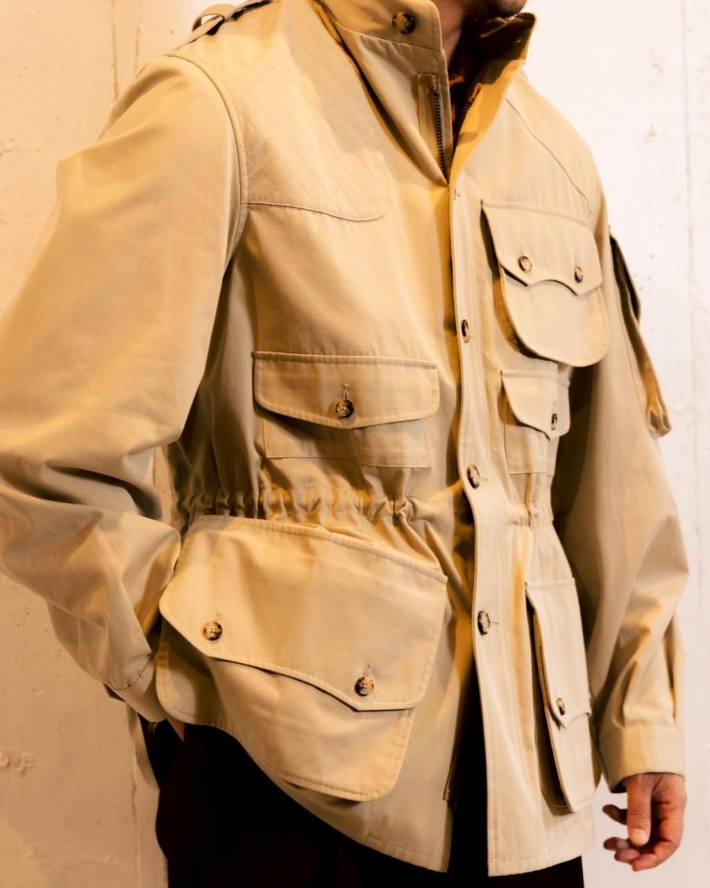 -Willis & Geiger outfitters-   White hunter field Made in Japan 