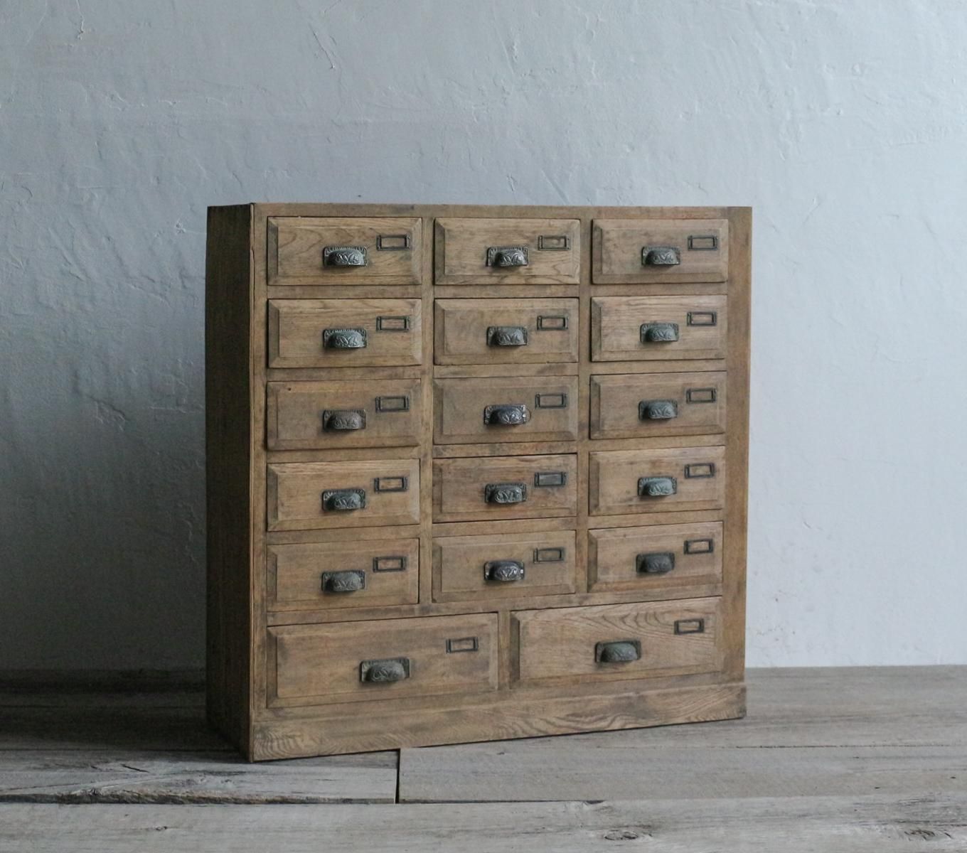 古い木製収納棚 抽斗七杯 戸棚 木製棚 古材 アンティーク レトロ ローボード 古い木製収納棚 抽斗七杯 戸棚 木製棚 古材 アンティーク レトロ