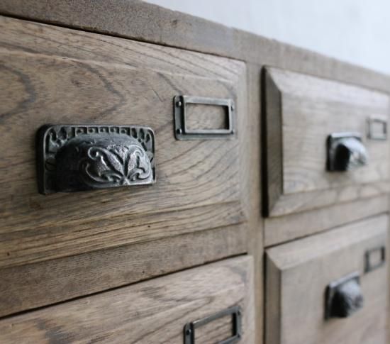 古い木製収納棚 抽斗七杯 戸棚 木製棚 古材 アンティーク レトロ