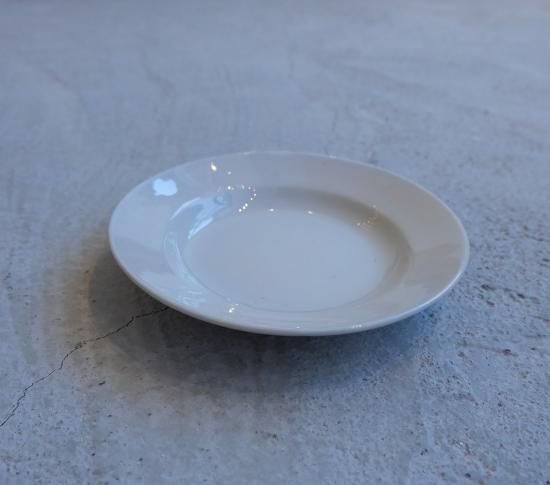 大正期の白磁の皿 | アンティーク家具・雑貨のお店ICCA Online shop