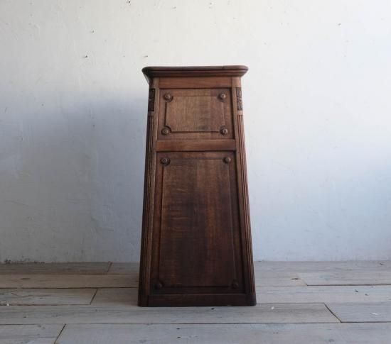 古家具 ビンテージ品◾️木製家具 飾り棚 花台 ディスプレイ台 展示台 アンティークの小さな展示台の通販 | ライフスタイルショップ