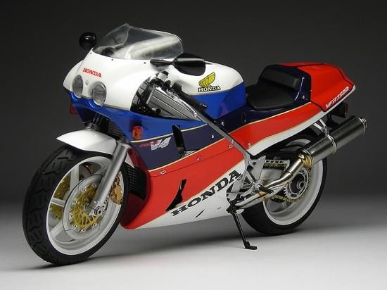 タミヤ1/12 ホンダVFR750R(RC−30)完成品 - メルカリ