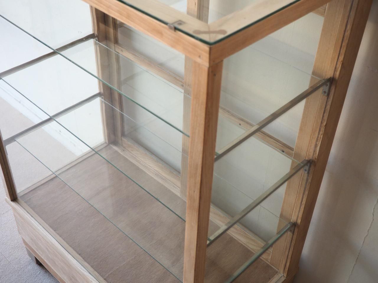 NS066 5面ガラスの縦長木枠ショーケース - 古家具・古道具のセレクト