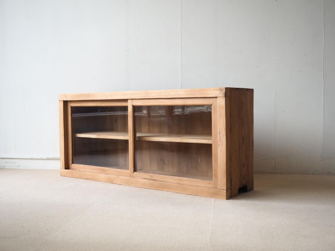 ゆらゆらガラス レトロ 本棚 古民家 古家具 古民具 古道具 ゆらゆらガラスの引戸棚 | 全ての商品 - 古家具古道具 そうすけ