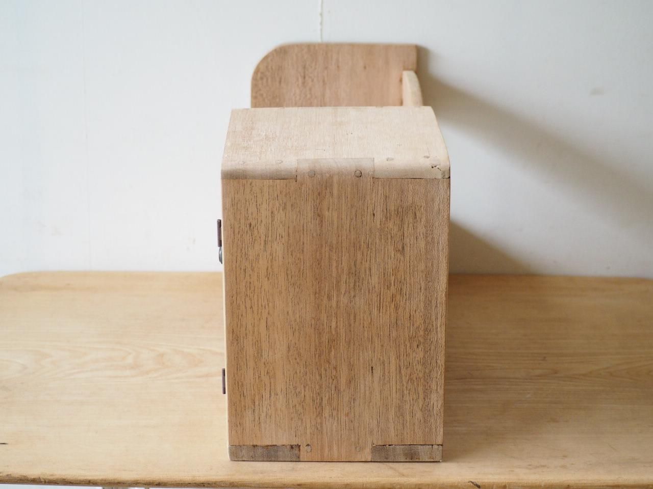 古い木製の収納棚　古家具 NS762 ブックラック付き収納棚 - 古家具・古道具のセレクト