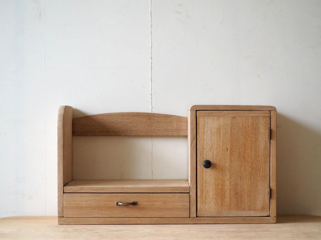 古い木製の収納棚　古家具 NS762 ブックラック付き収納棚 - 古家具・古道具のセレクト