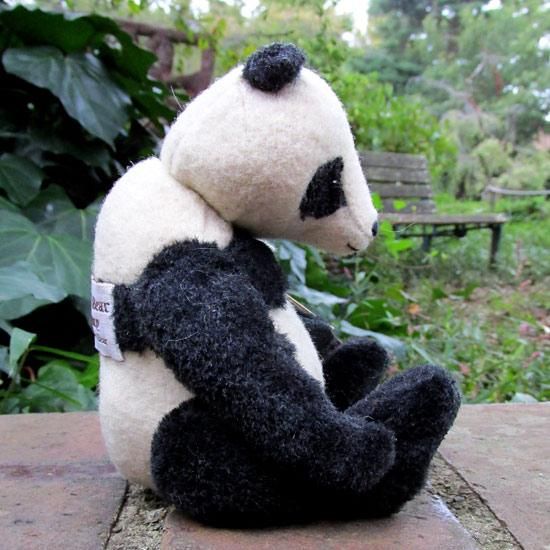 チャーリーベアーズ「POM POM」廃盤品　テディベア パンダ　パンダベア POM POM by Charlie Bears ~ Pom Pom is a collectable panda